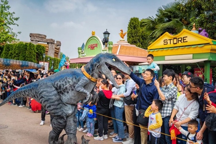 Dinosaur hand puppet in commercial performance starts prehistoric cultural experience