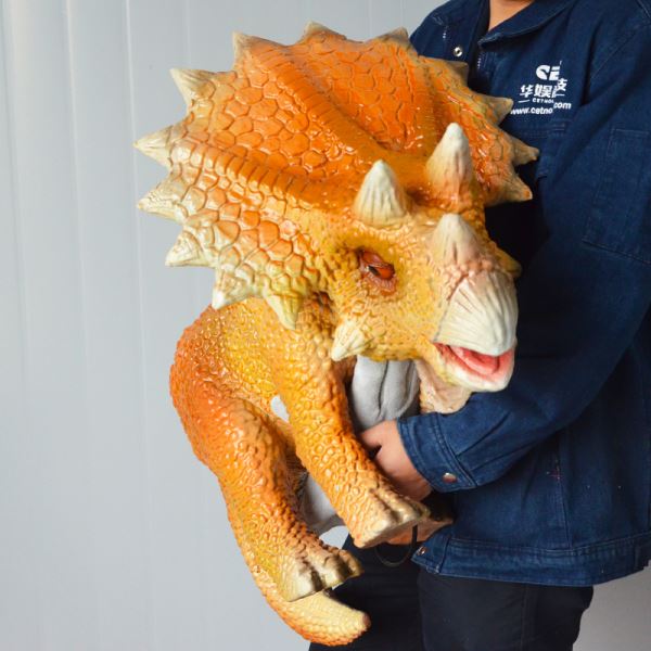 Propiedades de entretenimiento muñecos de mano de bebé Triceratops