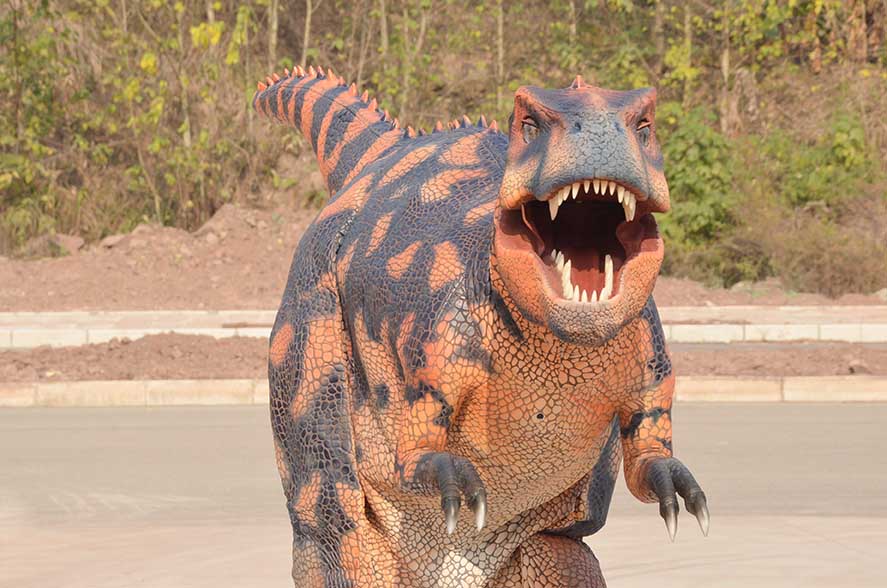 Simulation of Dinosaur Performance Costume