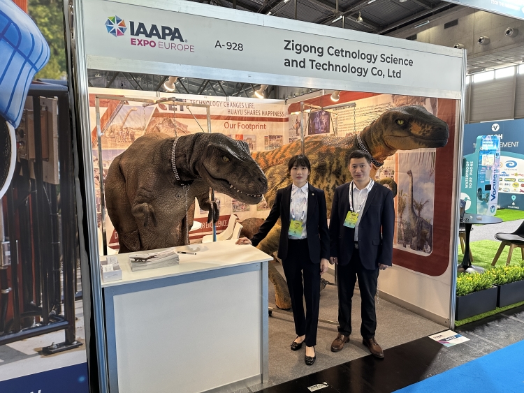 Cetdino’s Lifelike Dinosaur Costumes Steal the Show at IAAPA Expo-The Future of Interactive Entertainment is Here
